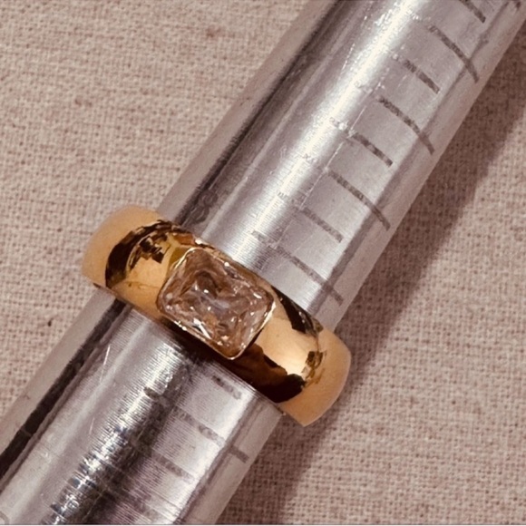 Ellie Vail | Ring | Donut Band with Center Stone - Picture 9 of 13